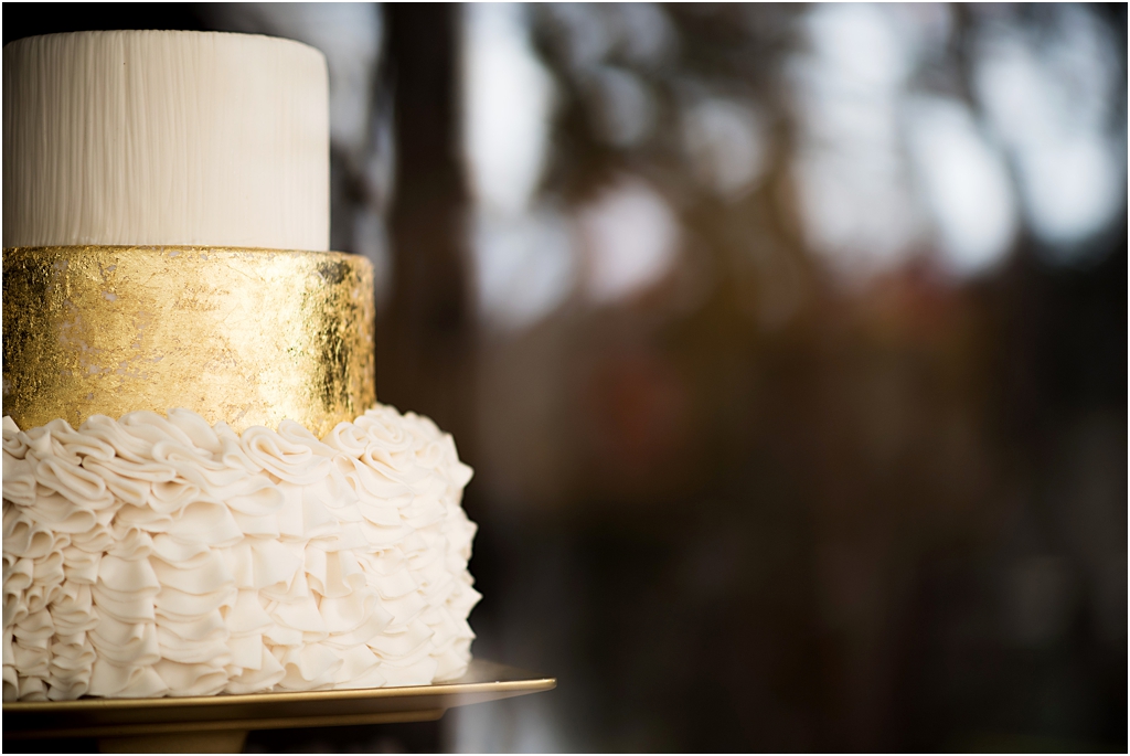 photo of wedding cake with lake reflection by Simone Faure of La Patisserie Chouquette