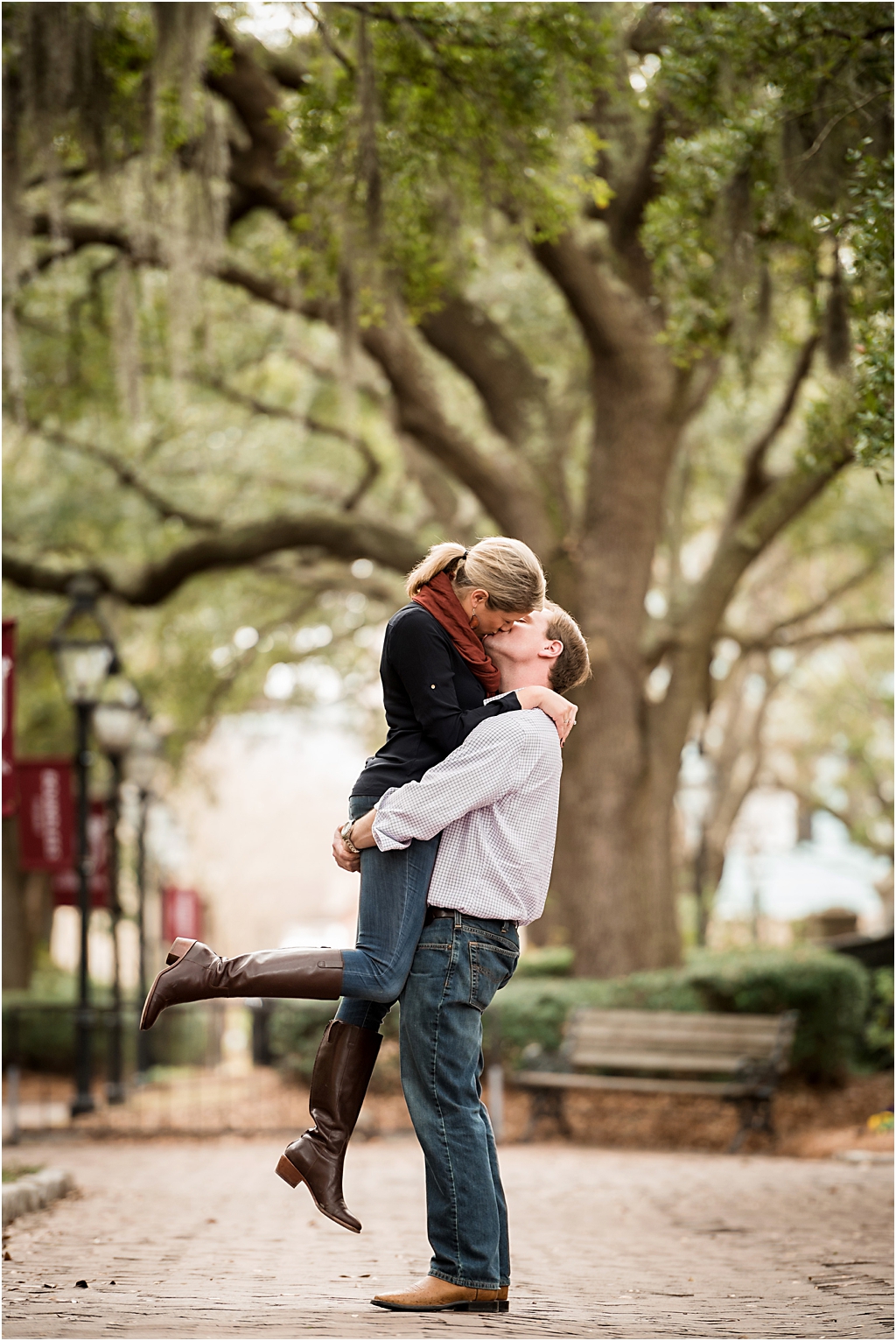 engagement pictures on the college of charleston campus