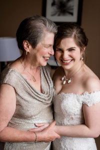 photo of bride with mom by ashley fisher photography
