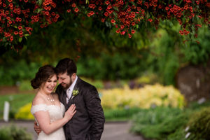 photo of bride and groom at MOBOT by ashley fisher photography