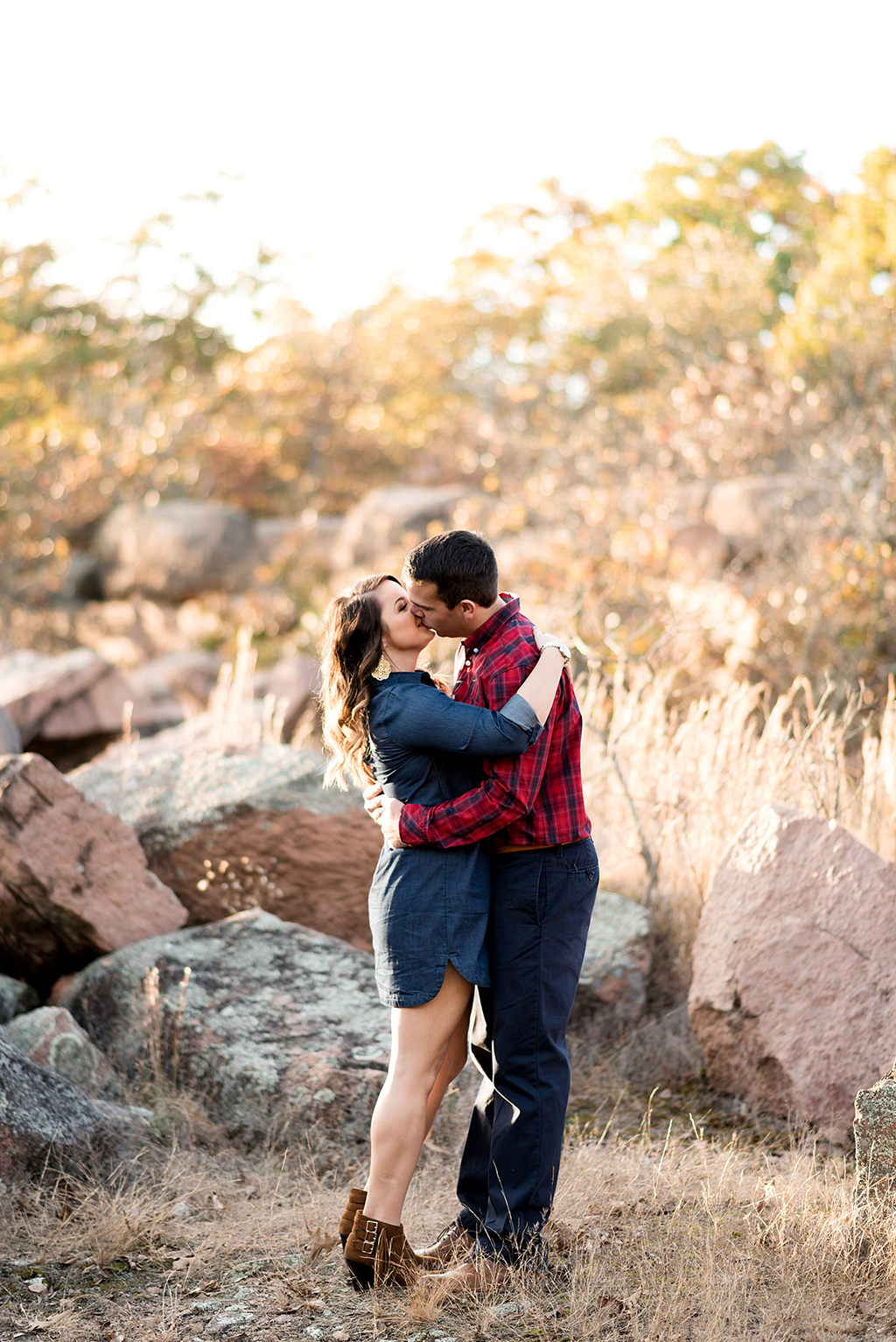 couple kissing in field at elephant rock engagement session
