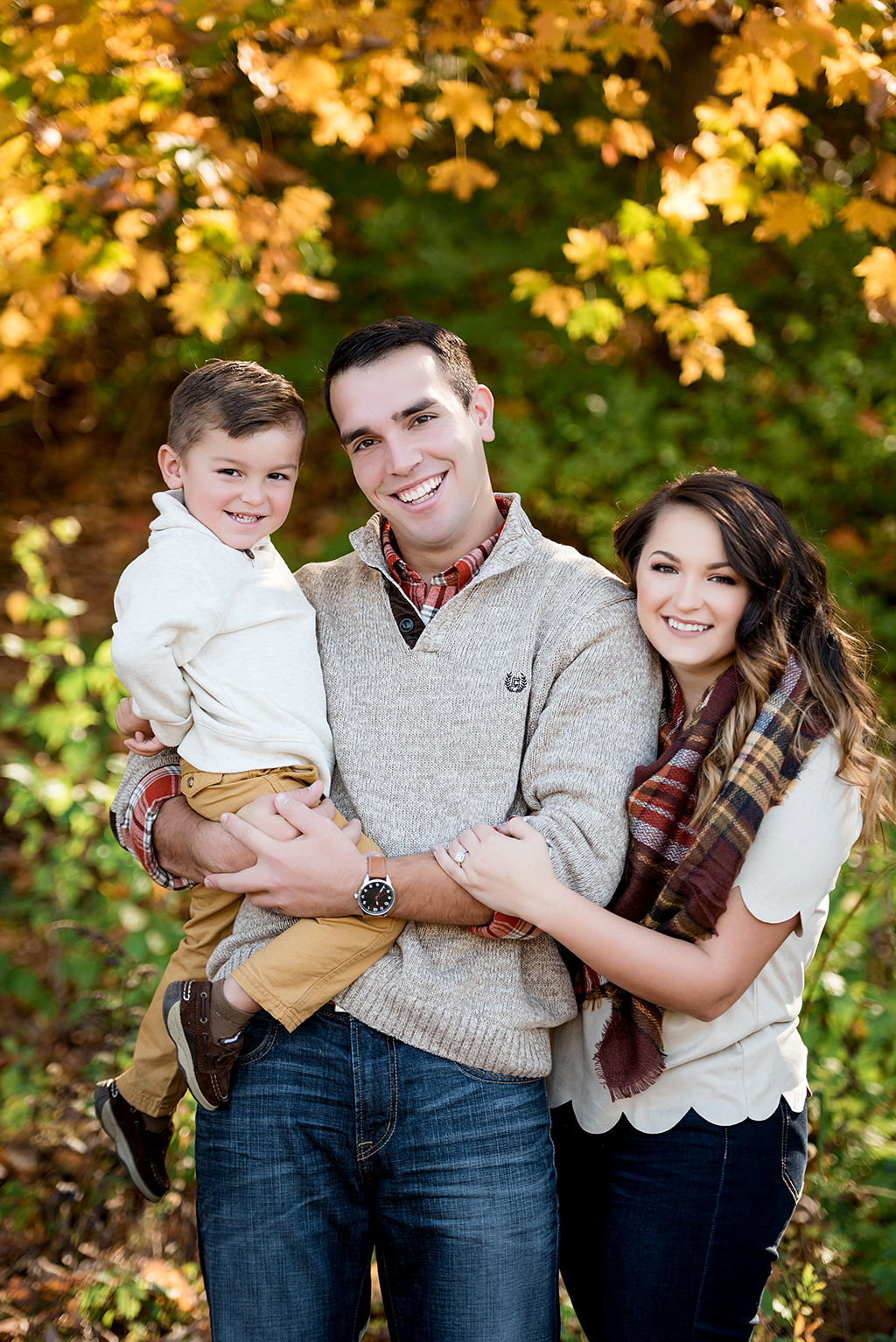 family cuddling during fall photos at elephant rock state park